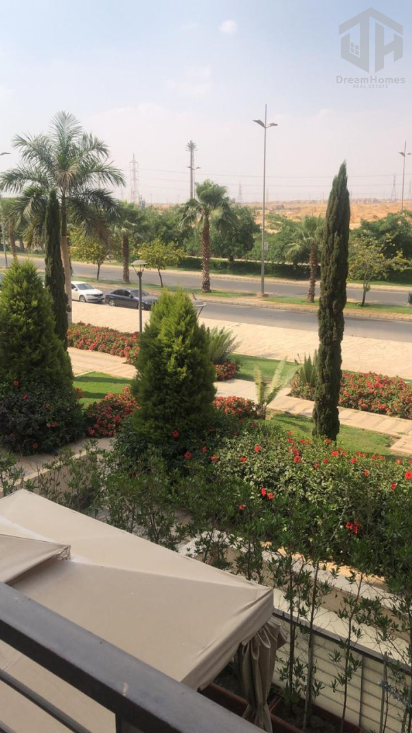شقه مميزه جدا للبيع بال b6  تشطيبات خاصه بسعر مميز جدا  جدا